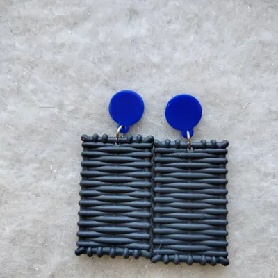 Boucles d’oreilles effet rotin gris et bleu acier inoxydable originales